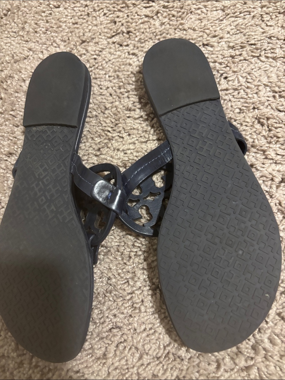 Tory Burch Navy Leather Logo Thong Sandals with Gold Medallion - Picture 2 of 2